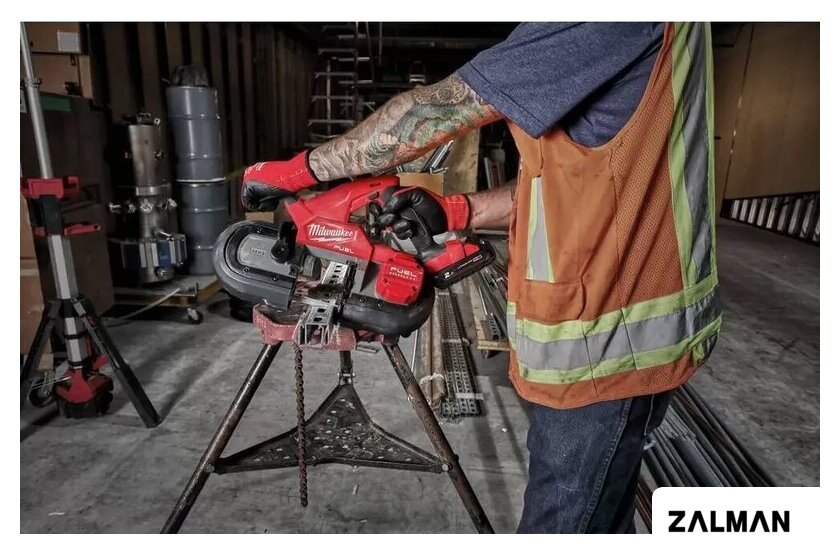 Ленточная пила Milwaukee Fuel M18 FBS85-202C 4933471497 (с 2-мя АКБ, кейс)